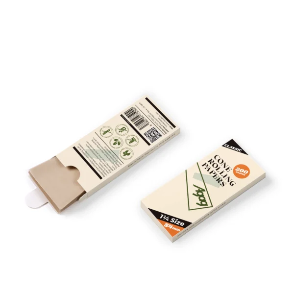 agag-wood-pulp-rolling-paper-certifications-back-label-84mm Back label of Agag 1 1/4 size wood pulp rolling paper pack highlighting slow burning, vegan, and chlorine-free certifications